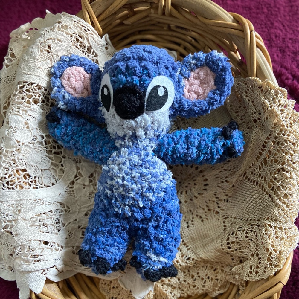 Crochet stitch plushie - Picture 6 of 11